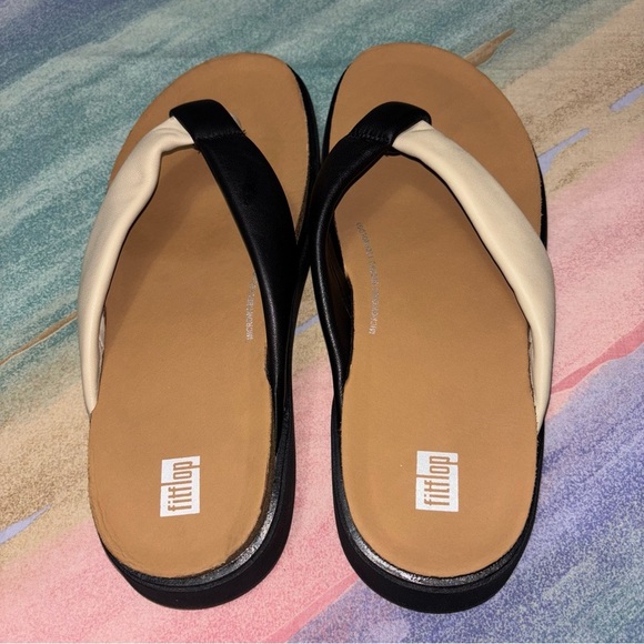 FitFlop GEN-FF Padded-Strap Leather Toe-Post Sandals Latte Beige/Black Size 10 - Picture 8 of 10